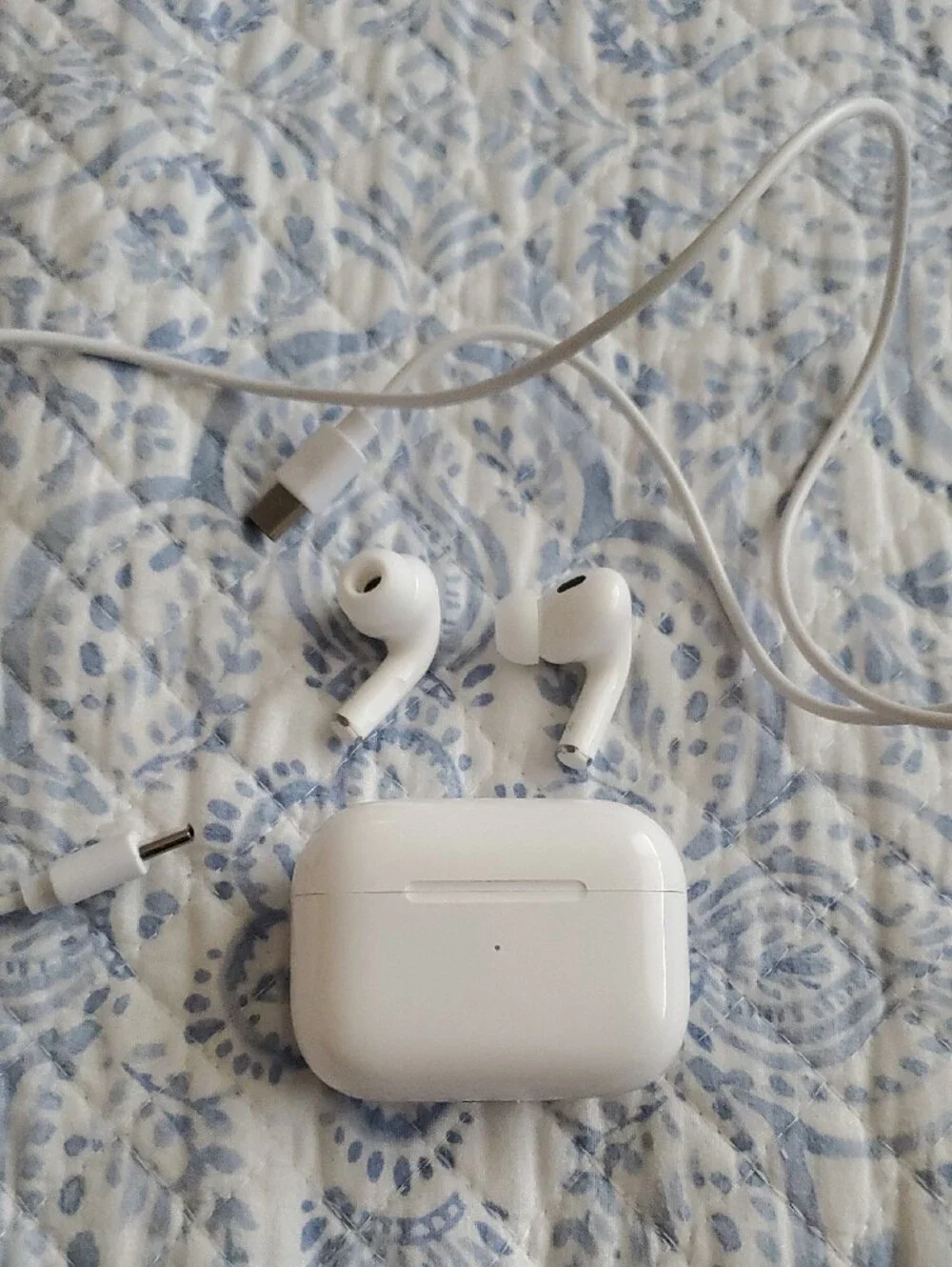 Apple White AirPods Pro 3 with Charging Case